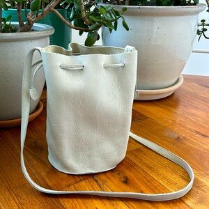 BAGGU leather bucket bag ivory white, never used, out of production - rare